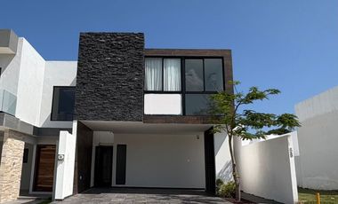 VENDO CASA EN LOMAS DEL DORADO, CERCA DE DORADO PARK