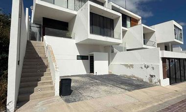 AMPLIA CASA EN VENTA