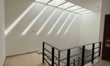 AMPLIA CASA EN VENTA