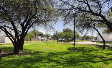 Venta de Casa al Sur de la Cd. Fracc. Mangata Residencial a 3 min de SAMS del Sur, Vigilancia las 24 hrs