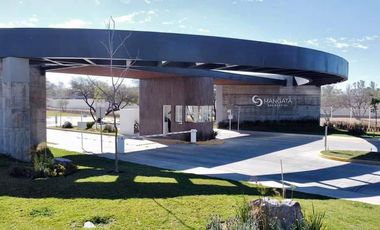 Venta de Casa al Sur de la Cd. Fracc. Mangata Residencial a 3 min de SAMS del Sur, Vigilancia las 24 hrs