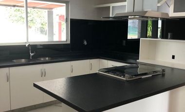 Se Renta Hermosa Casa de 4 Habitaciones Ubicada en Cluster 999 en Lomas de Angelópolis