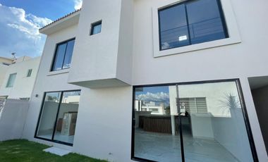 Se Renta Hermosa Casa de 4 Habitaciones Ubicada en Cluster 999 en Lomas de Angelópolis