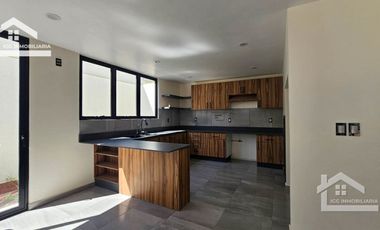 HERMOSA CASA EN FRACCIONAMIENTO ROSSO