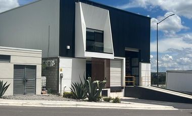Bodega Moderna En Business Park San Juan Del Río Con Oficinas Equipadas Y Acceso Directo A La Carretera 57 Qro-mex