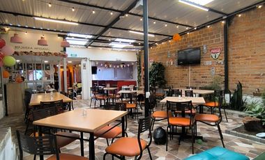 SE ARRIENDA CASA COMERCIAL