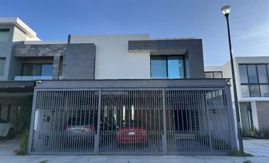 CASA EN VENTA EN CUMBRES DEL LAGO JURIQUILLA