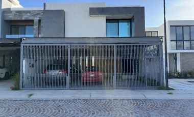 CASA EN VENTA EN CUMBRES DEL LAGO JURIQUILLA