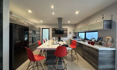 CASA EN VENTA EN CUMBRES DEL LAGO JURIQUILLA