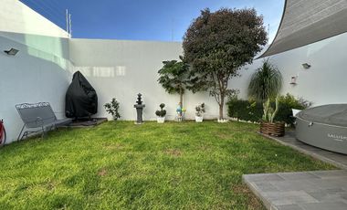 CASA EN VENTA EN CUMBRES DEL LAGO JURIQUILLA