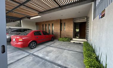 CASA EN VENTA EN CUMBRES DEL LAGO JURIQUILLA