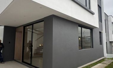 Venta de Casa, Cuenca sector los Cerezos