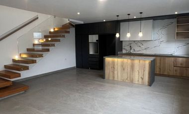 Venta de Casa, Cuenca sector los Cerezos