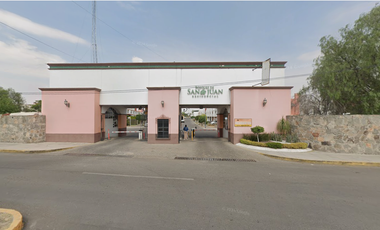CASA DE RECUPERACIÓN BANCARIA EN CALLE SABINO, FRACC. BOSQUES DE SAN JUAN, SAN JUAN DEL RÍO, QUERÉTARO. ¡NO SE ACEPTAN CRÉDITOS!