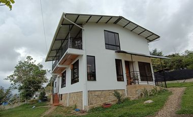 Casa campestre en venta en Fusagasugá – Vereda La Isla, 1.100 m² de naturaleza y confort