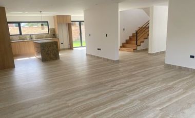 Lujosa villa en venta por estrenar  Challuabamba - Cuenca