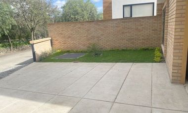 Lujosa villa en venta por estrenar  Challuabamba - Cuenca