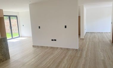Lujosa villa en venta por estrenar  Challuabamba - Cuenca