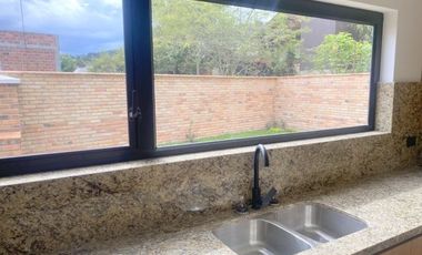 Lujosa villa en venta por estrenar  Challuabamba - Cuenca