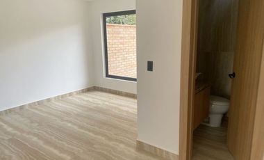 Lujosa villa en venta por estrenar  Challuabamba - Cuenca