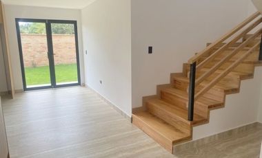 Lujosa villa en venta por estrenar  Challuabamba - Cuenca