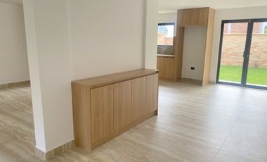Lujosa villa en venta por estrenar  Challuabamba - Cuenca