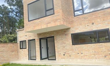 Lujosa villa en venta por estrenar  Challuabamba - Cuenca