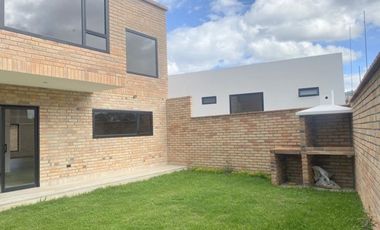 Lujosa villa en venta por estrenar  Challuabamba - Cuenca