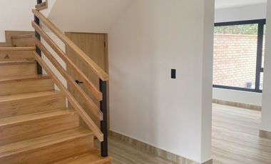 Lujosa villa en venta por estrenar  Challuabamba - Cuenca