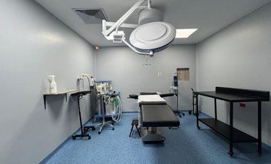 CLÍNICA EN VENTA – TORRE MÉDICA SOLARIS, FRENTE AL MALL DEL SOL.