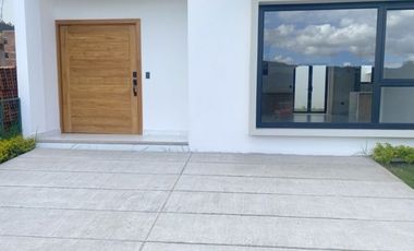 Lujosa villa en venta por estrenar Challuabamba - Cuenca