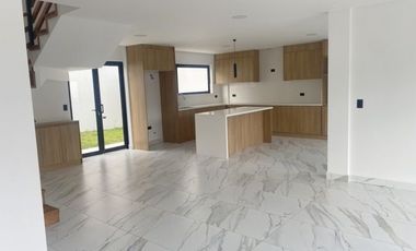 Lujosa villa en venta por estrenar Challuabamba - Cuenca