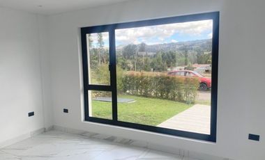 Lujosa villa en venta por estrenar Challuabamba - Cuenca