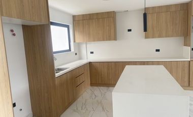 Lujosa villa en venta por estrenar Challuabamba - Cuenca