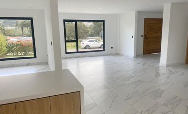 Lujosa villa en venta por estrenar Challuabamba - Cuenca