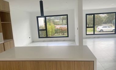 Lujosa villa en venta por estrenar Challuabamba - Cuenca