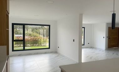 Lujosa villa en venta por estrenar Challuabamba - Cuenca