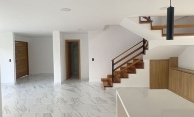 Lujosa villa en venta por estrenar Challuabamba - Cuenca