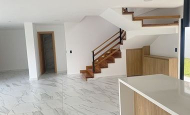 Lujosa villa en venta por estrenar Challuabamba - Cuenca