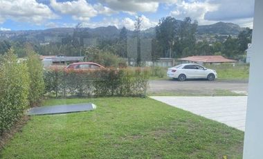 Lujosa villa en venta por estrenar Challuabamba - Cuenca