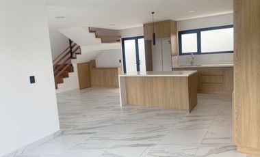 Lujosa villa en venta por estrenar Challuabamba - Cuenca