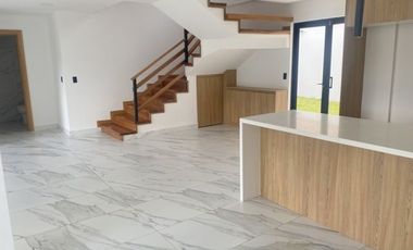 Lujosa villa en venta por estrenar Challuabamba - Cuenca