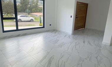 Lujosa villa en venta por estrenar Challuabamba - Cuenca