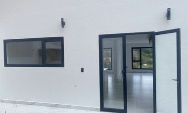 Lujosa villa en venta por estrenar Challuabamba - Cuenca