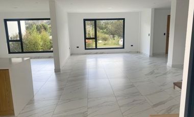 Lujosa villa en venta por estrenar Challuabamba - Cuenca