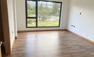 Lujosa villa en venta por estrenar Challuabamba - Cuenca