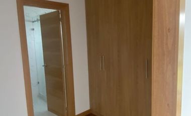 Lujosa villa en venta por estrenar Challuabamba - Cuenca