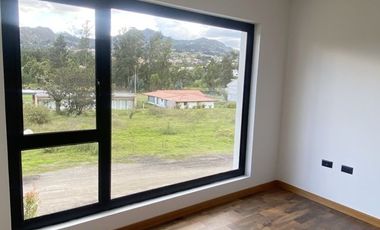 Lujosa villa en venta por estrenar Challuabamba - Cuenca