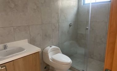 Lujosa villa en venta por estrenar Challuabamba - Cuenca