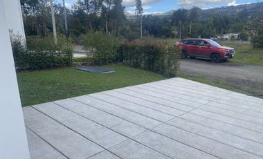 Lujosa villa en venta por estrenar Challuabamba - Cuenca